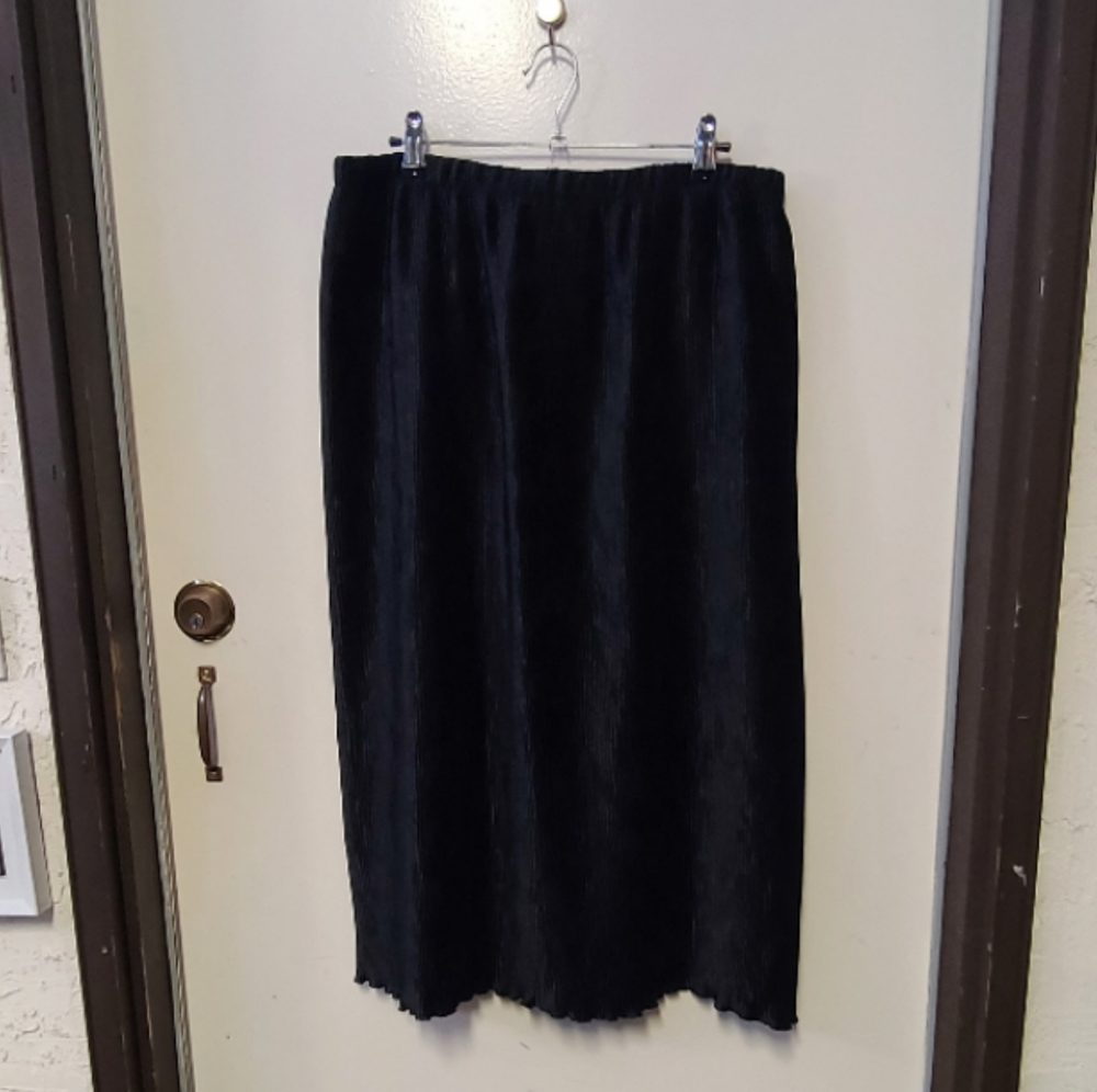 Black midi skirt